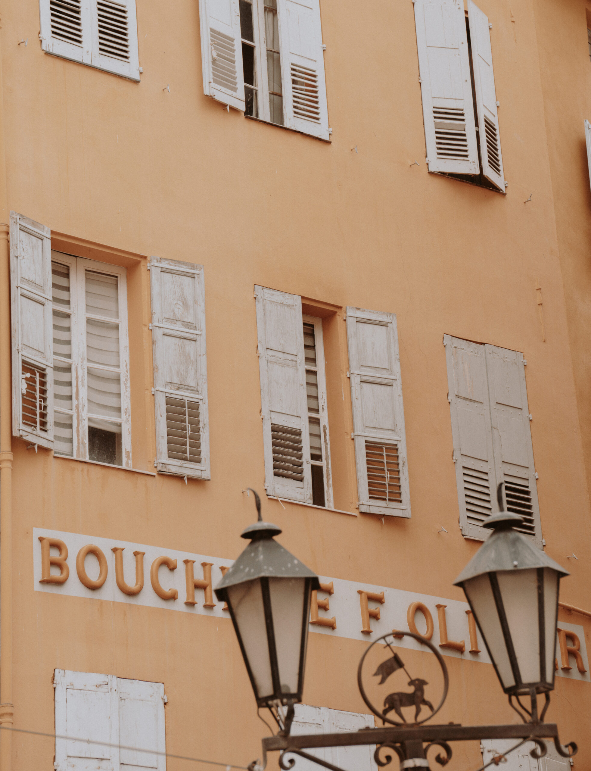 picture of building in grasse france